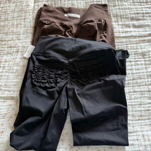 2 pairs of activewear leggings